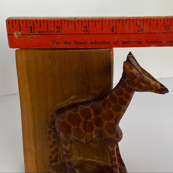 Giraffe Bookend Hand carved of wood 6” X 6” brown zoo animals one - Picture 12 of 14